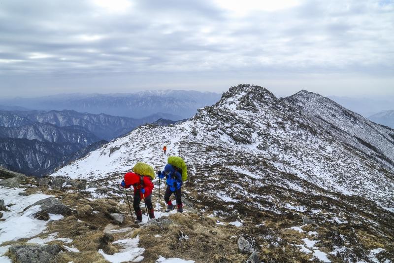 鳌太线惊魂！获救男子失温幻觉：烧内裤、把岩石当餐桌，3同伴永远留在雪山“我
