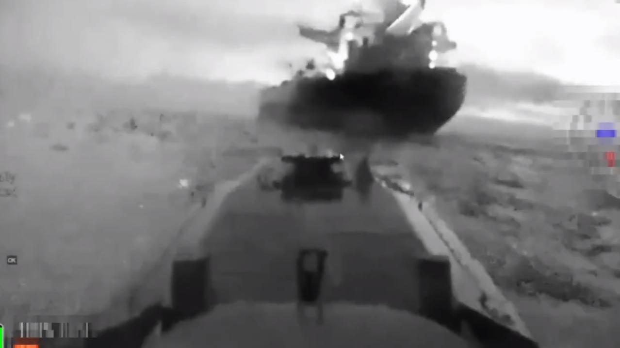 乌克兰军队公布了在黑海对两艘试图驶往俄罗斯海岸的油轮“开罗”号和“维拉特”号进行