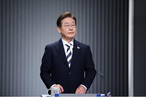 李在明被特朗普“放鸽子”，韩国转身对华示好，想夺回战时指挥权李在明被特朗普“