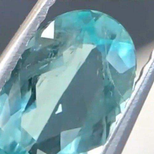 四川杨女士这几天的经历，简直像坐了一场过山车。她本来打算把一颗价值2.45万元的