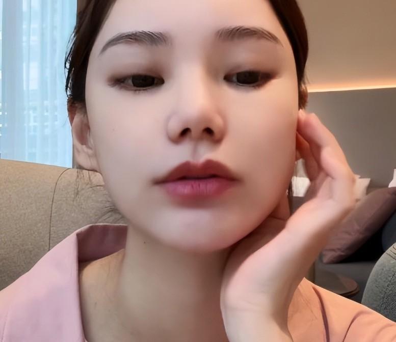 小杨阿姨慌了？隔空示弱老板娘马筱梅，兰姐称是因为签证问题小杨阿姨迟迟没有复工。