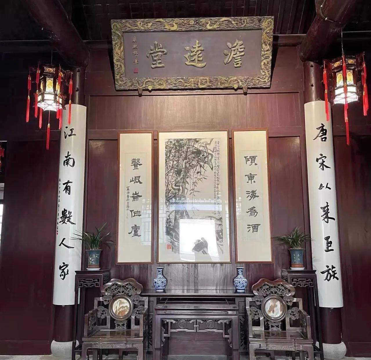高考作文题目一出，艾青和老舍大家都熟，很多人会问穆旦是谁？他们仨都是牛鬼蛇神。