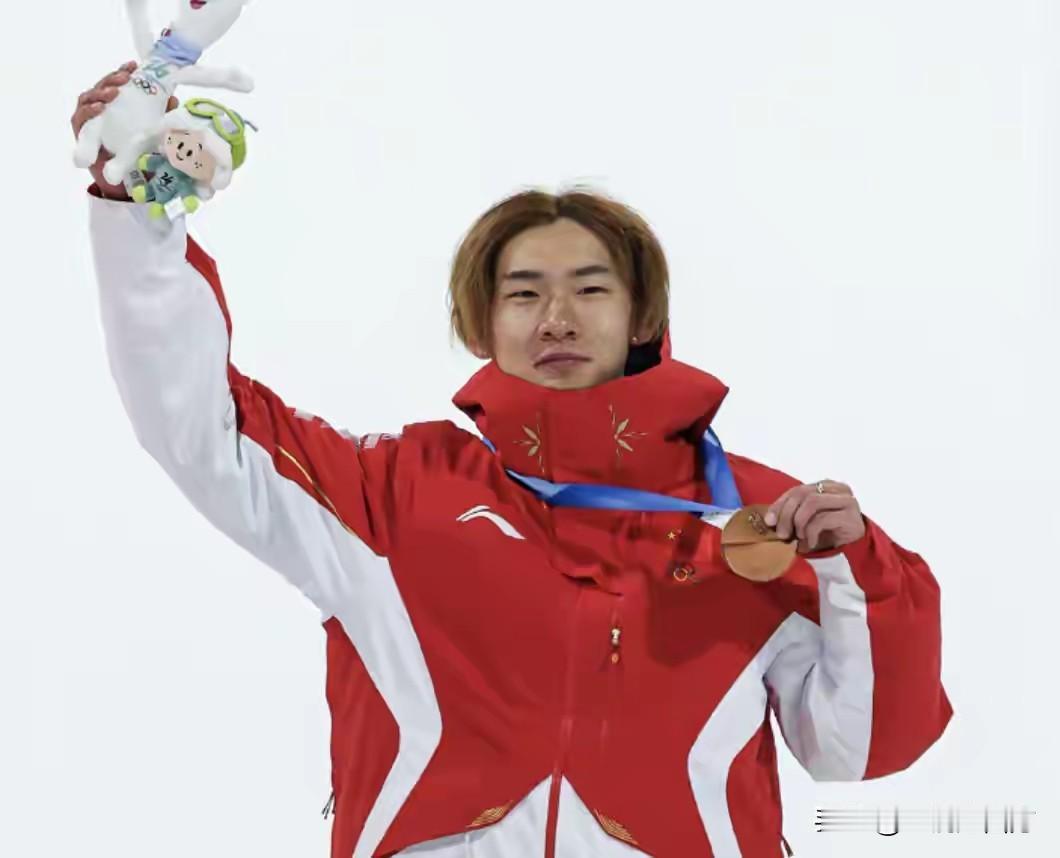 22岁的苏翊鸣冲金失败，在自己北京冬奥会夺金的单板滑雪大跳台项目收获铜牌，这是中