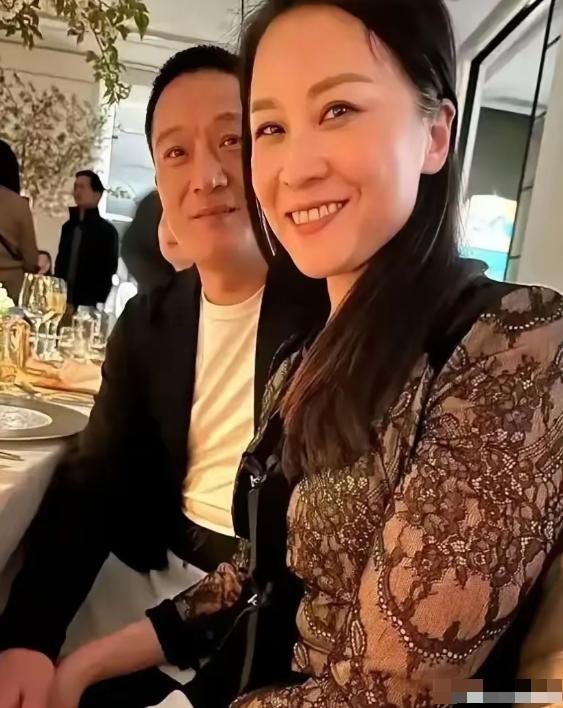 爱泼斯坦那份肮脏的名单终于彻底曝光了。在一众欧美权贵的丑闻里，竟然藏着一个我们无