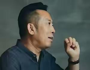 这个焖面好像是他儿子创的一个品牌，不吃，讨厌一个人会讨厌他的所有，放下屠刀立地成