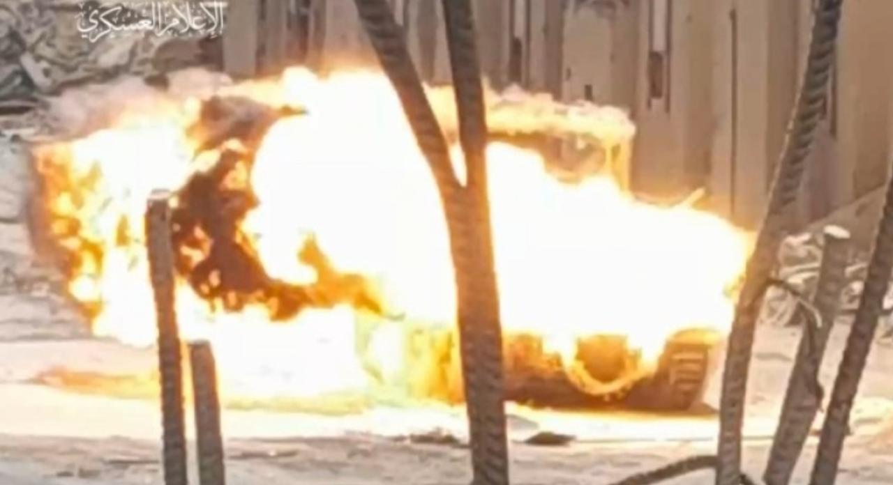 以色列的陆军太拉垮了，一天时间，被黎巴嫩真主党干掉十几辆梅卡瓦坦克。要知道，