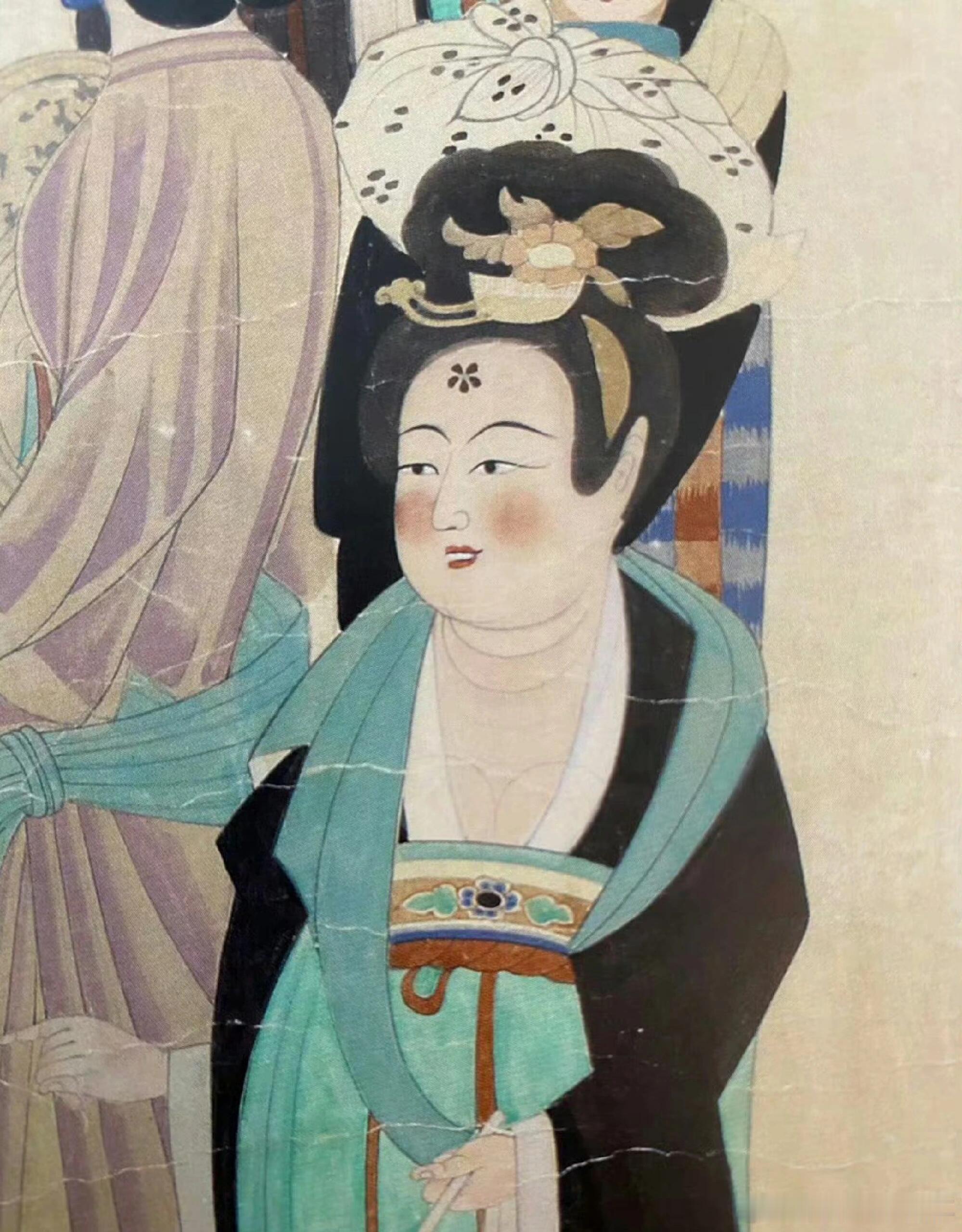 唐代的漏🐻装，古代女性最开放时代。open的大唐，很多唐代墓葬和石窟壁画里都可