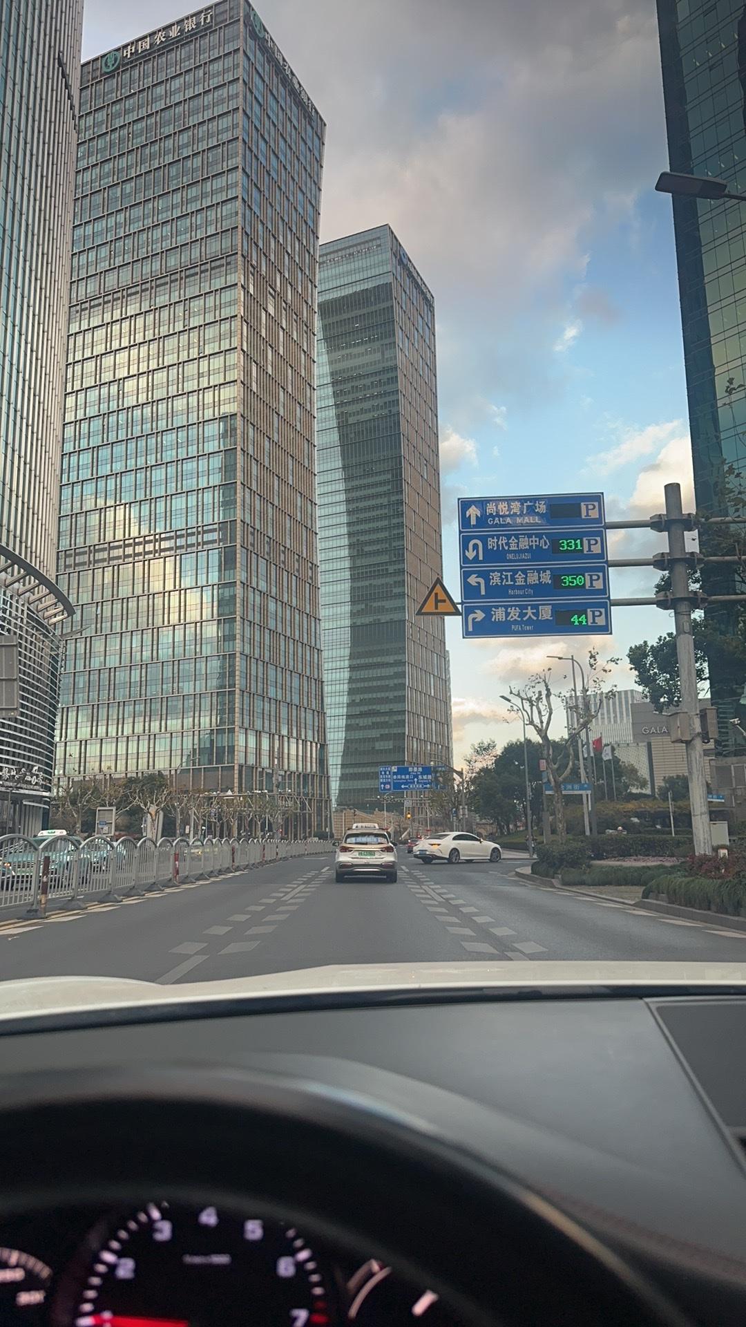 【琅河财经】富人的神秘行为:住别墅、买庄园，到底图什么?答案就一个，图周围没人