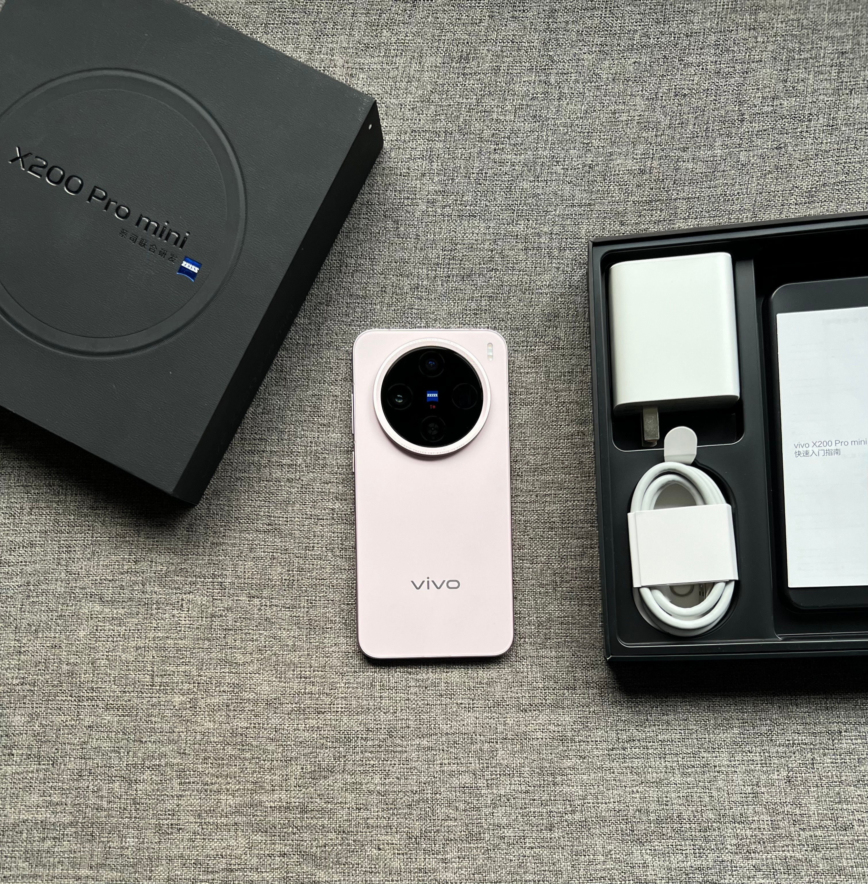 vivoX200Promini16+1T粉色，屏幕完美，中框轻微使用痕