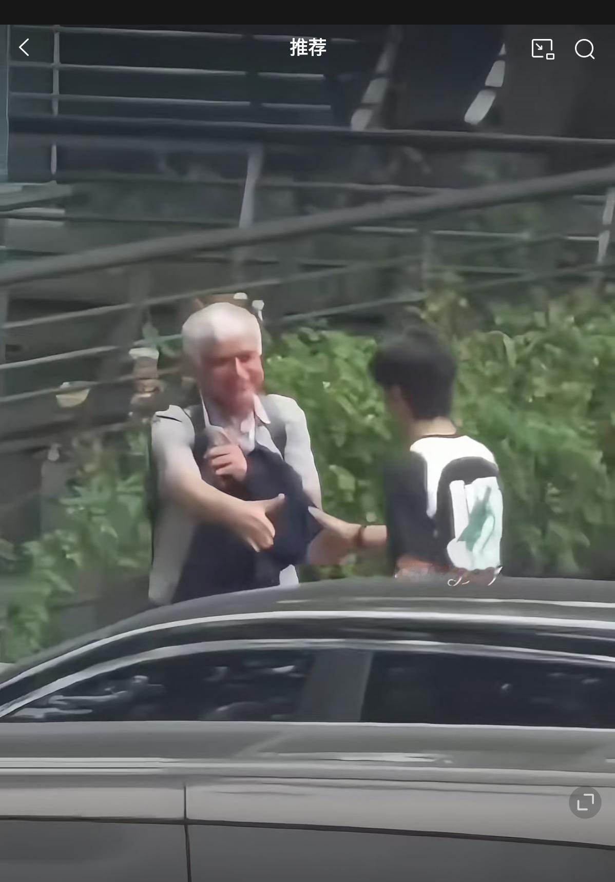 Discovery副总裁魏克然又一次神秘地来到了赛车场，这又让内娱暗暗猜测和紧张