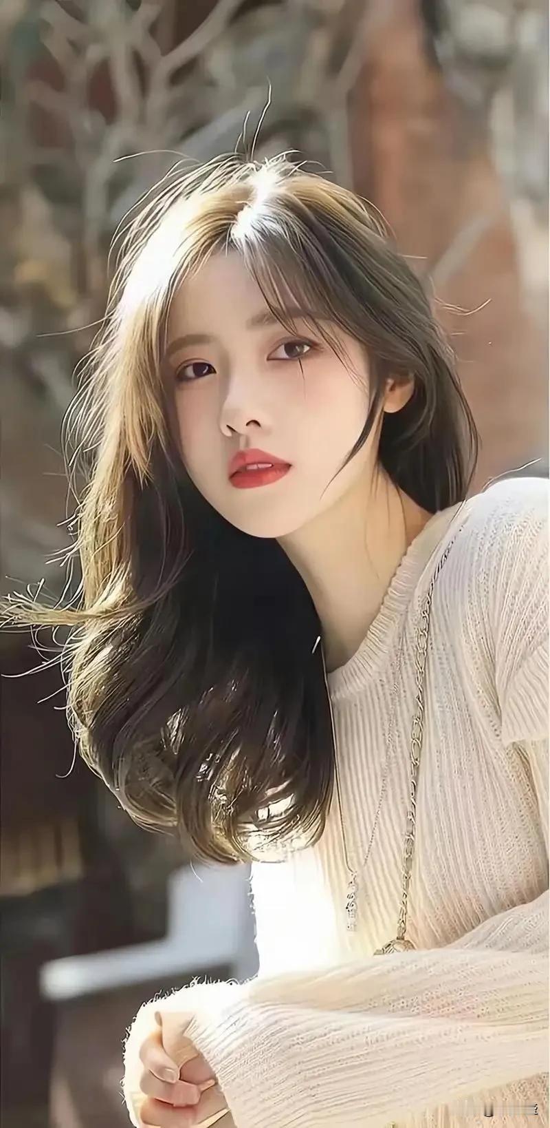 春风拂面，笑靥如花。