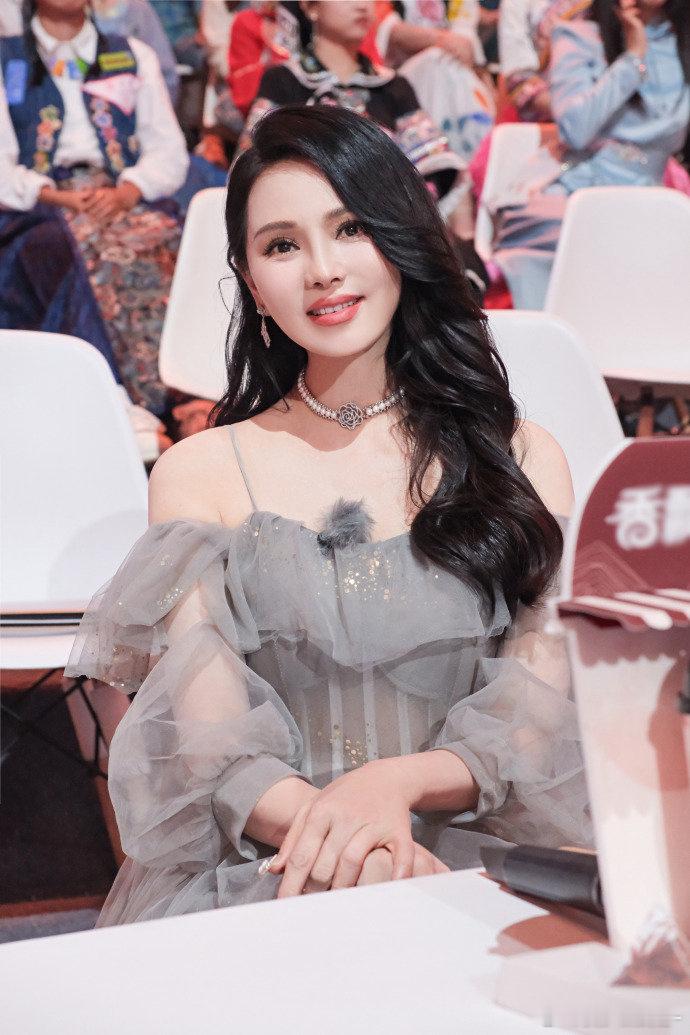 伊能静新综艺开播长文伊能静千字长文谈新节目看完长文最大的感受：伊能静是真的在认