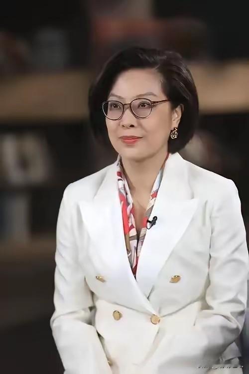 真是何不食肉糜？北大教授张丹丹自身拥有高校编制、完善社保，却站在高位告诉2亿挣扎
