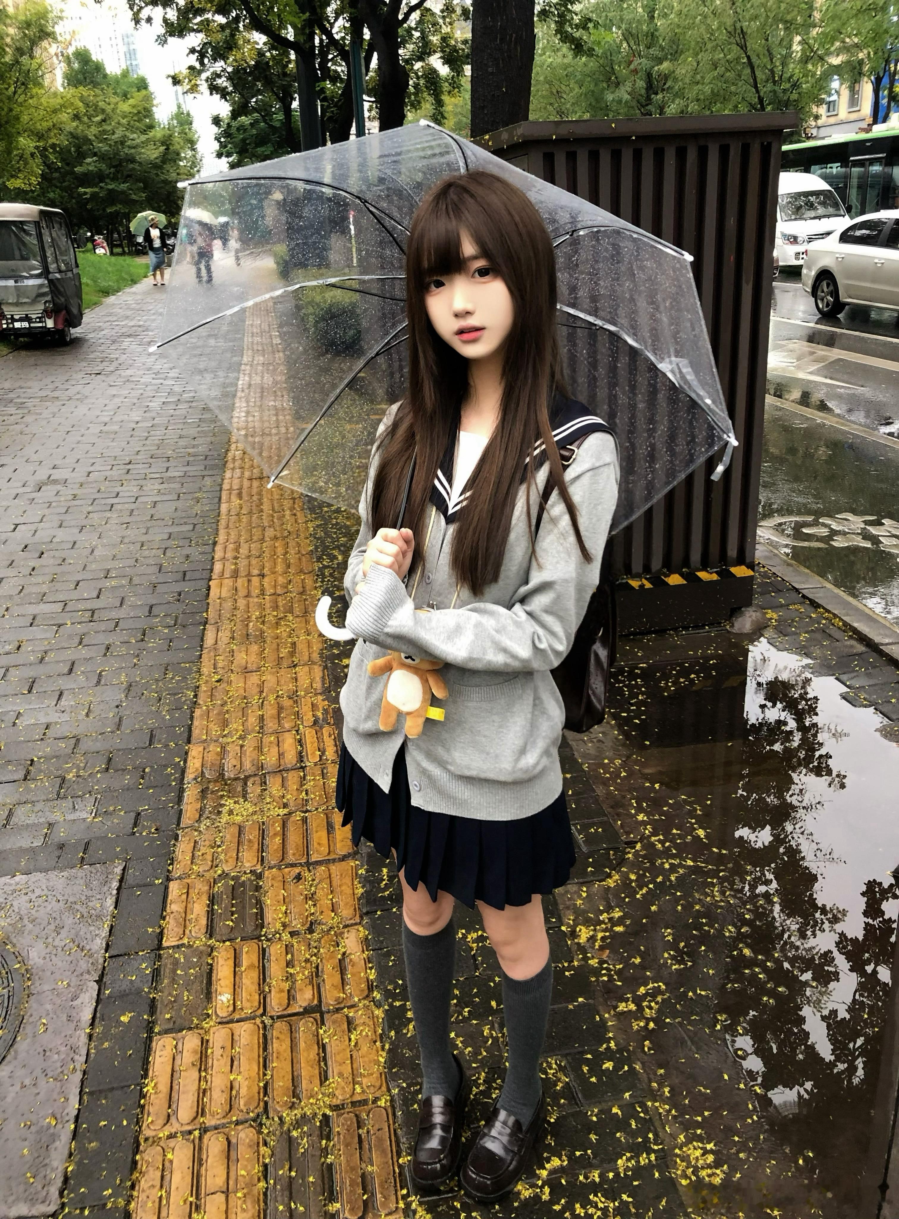 灰灰的…​​​