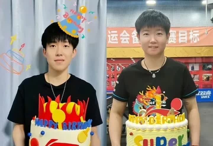 这两只蛋糕配我一脸！5月11日是头哥的生日，头哥收到了一只大大的蛋糕，蛋糕上面有