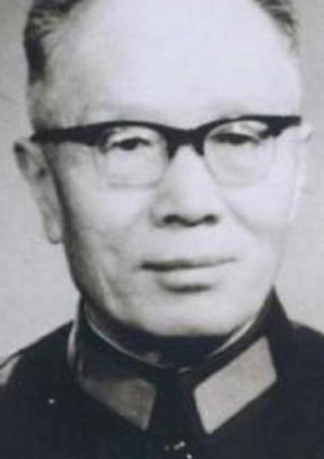 1942年，万毅被捕，蒋介石下令杀了他，万毅知道后，趁看守不注意，翻墙逃走了，谁