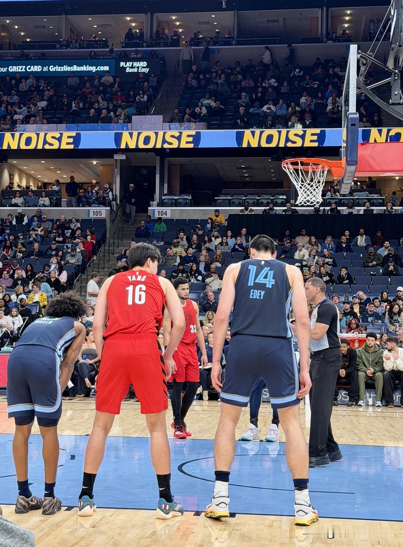 杨翰森虽然生涯第一次首发，但和扎克艾迪差距太大了啊！小杨，25年16顺位，身