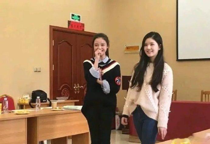 原来当年孙珍妮和赵露思还竞争过同一个角色只不过多年后一个是女主角，一个还是配角