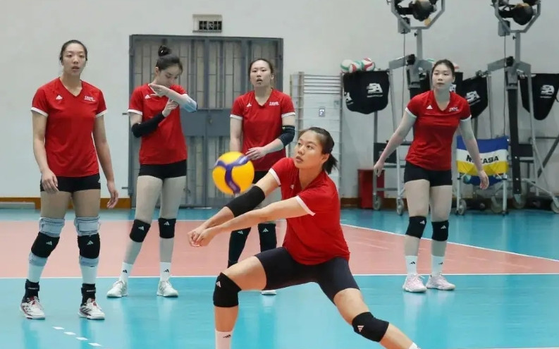 中国女排苦练一传和二传！福建漳州的集训终于有消息了，一共是16个人参加集训，李盈