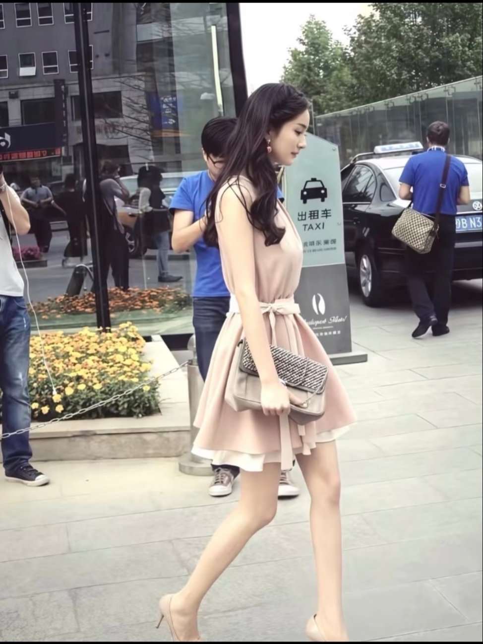 杨幂这张早期照片妥妥的千金大小姐