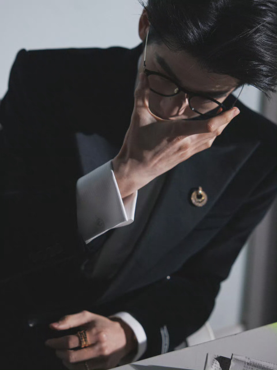 要拍多少帅照啊张凌赫！！小说霸总有脸了～​​​