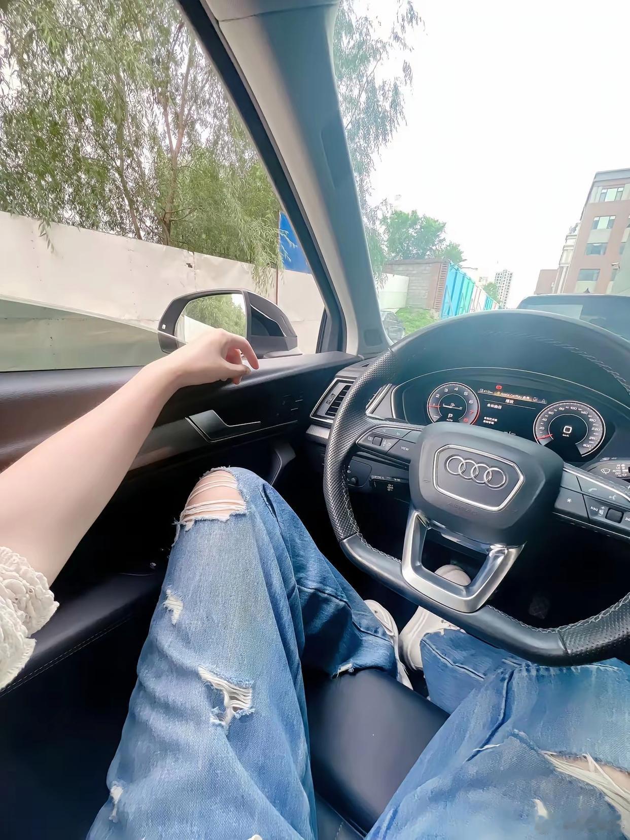 为什么穿着破裤子，能开得起好车？​​​
