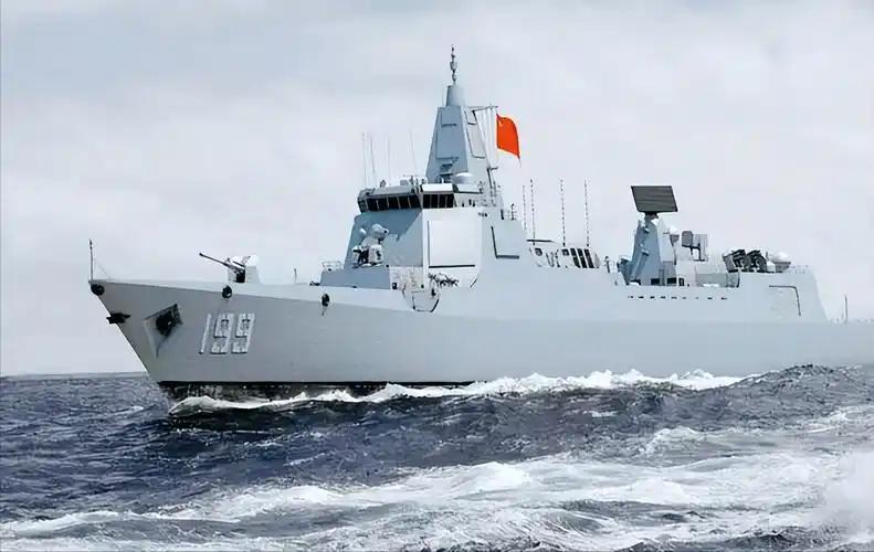 中国海军的一个谜之操作，谁都知道055很强，但海军就是不怎么造055，而是选择造