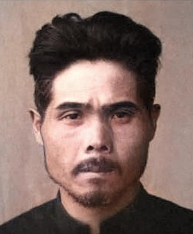 1943年松井曹长用木棒穿进妇女的身体，见妇女痛苦惨叫，大谷上等兵说：“短了，