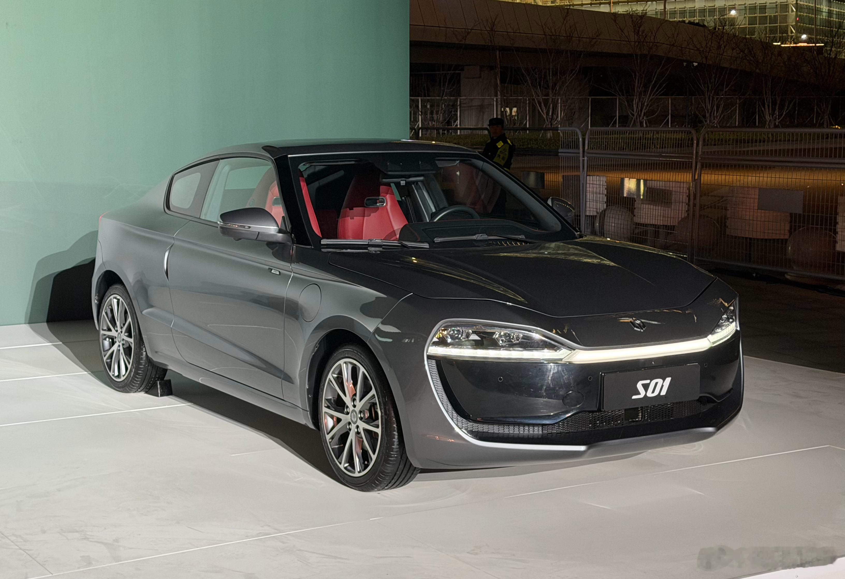 当年对S01有多冷嘲热讽，今天对D99就有多赞颂零跑十年向上领跑