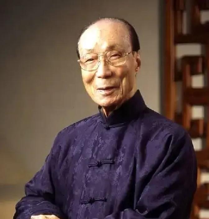 103岁才退休，107岁闭眼。耳朵还灵，眼睛还亮。别扯“有钱就长寿”