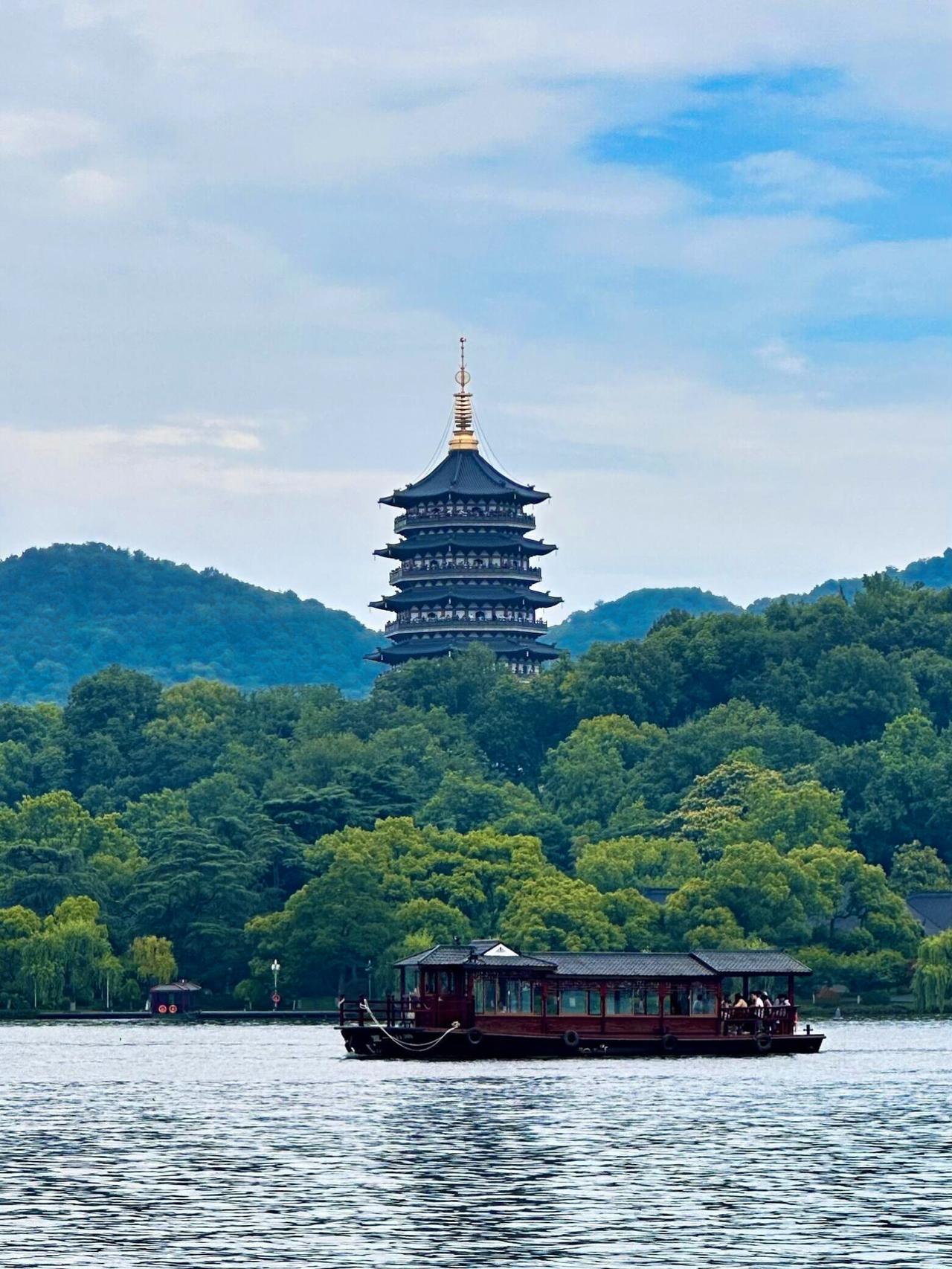 杭州本地人真的天天逛西湖吗？真相太真实！但凡来过杭州旅游的人都知道，西湖永