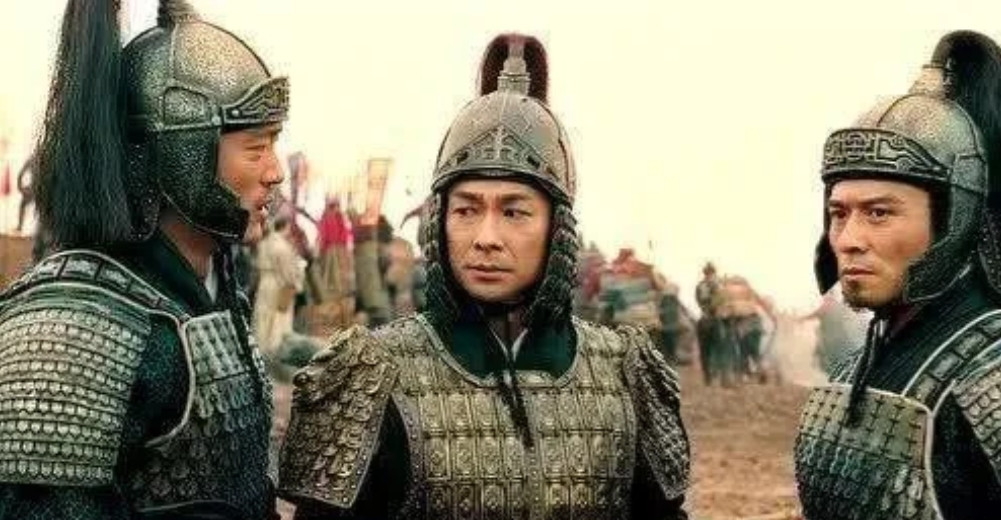 1561年，戚继光在外偷偷娶了3房小妾，还生了5个儿子，妻子王氏知道后抄起一把刀