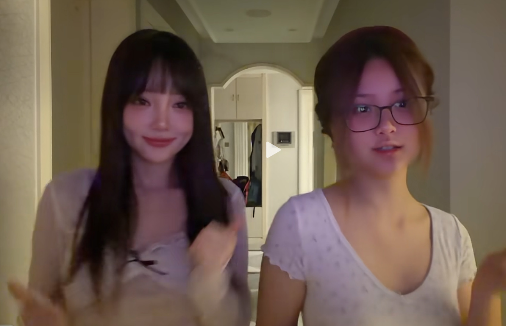 医美真可怕，妈妈竟比女儿还显年轻