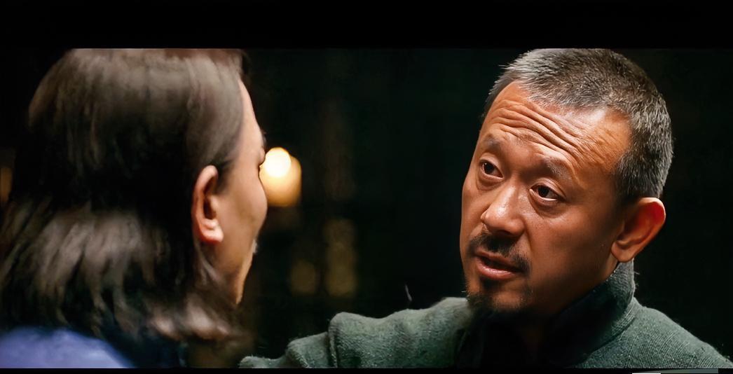 姜文的那一群粉丝和观众都长大了，而他没有。他一直就没搞明白，电影的首要任务是讲好