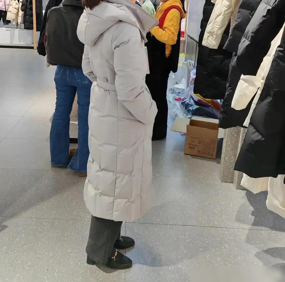 广西人穿羽绒服像过冬？气象局说，南宁冬天平均14℃，十年才碰一次零下。最近关