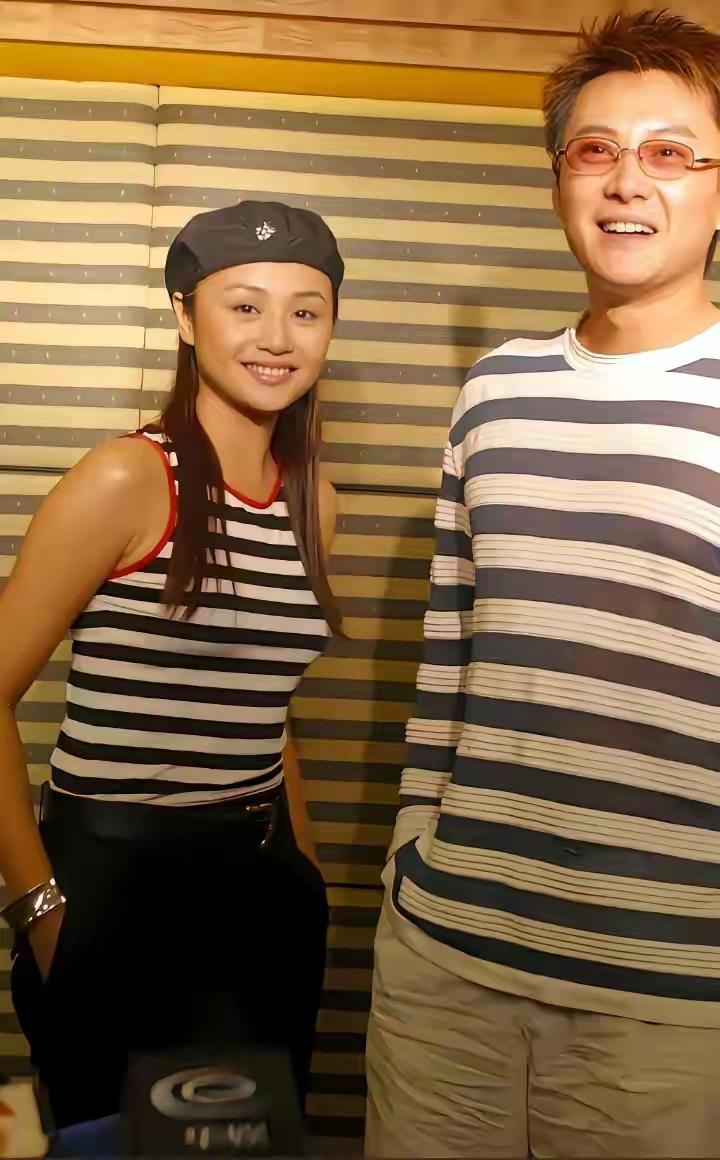 英雄不问出处。曹颖是北京黄庄职业高中毕业，专业是美容美发。她在剧组为演员化妆师，