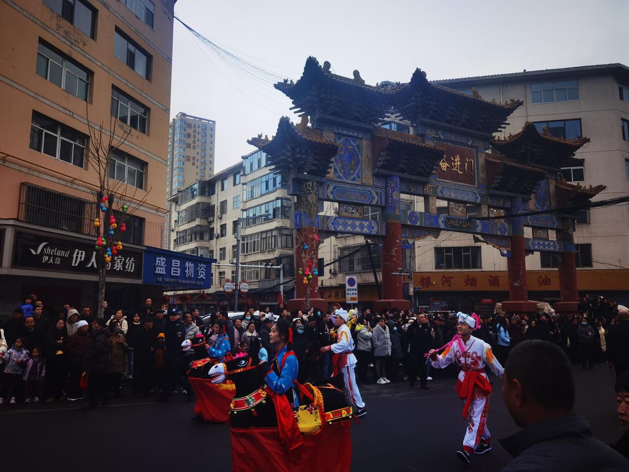 今天已经正月十四，你们那边还有过年的味道吗？看山西这边，过年真有年味儿！一条