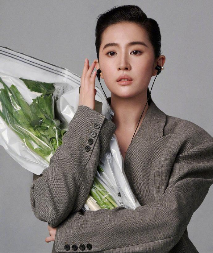 说实话如果我是刘亦菲，觉都不睡了连夜去咨询改国籍的相关事宜这次错过大