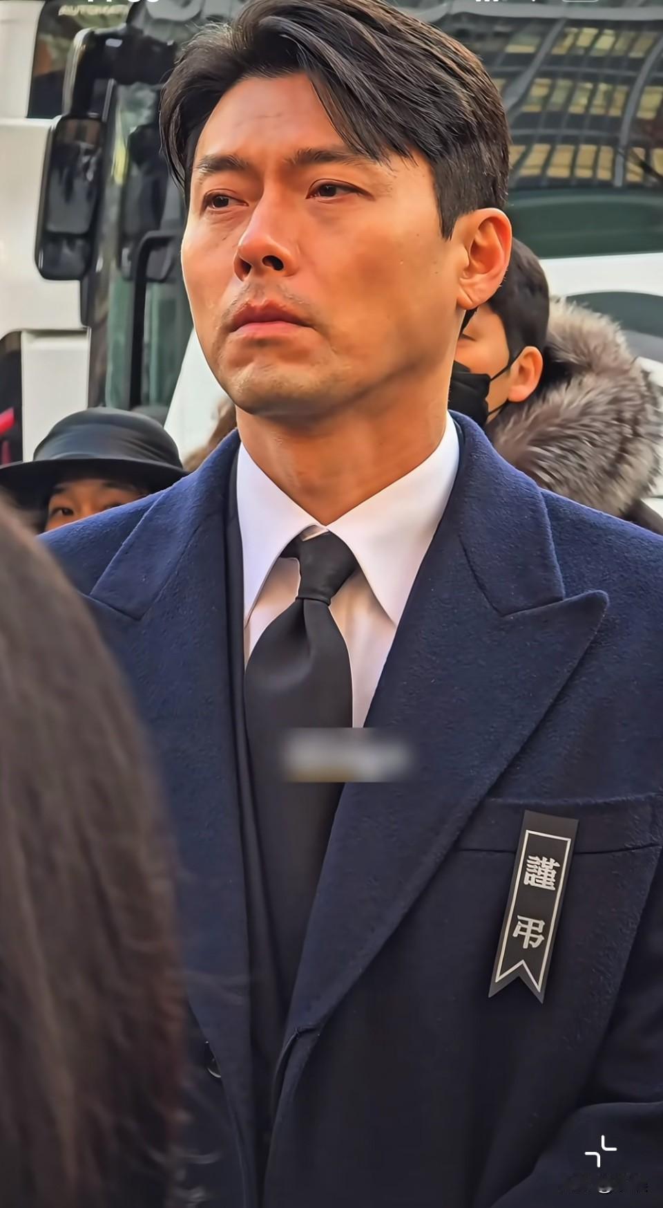 玄彬欧巴能看出来哭了很久，回忆起和前辈的过往一定很伤心！！重情谊！👍不过岁