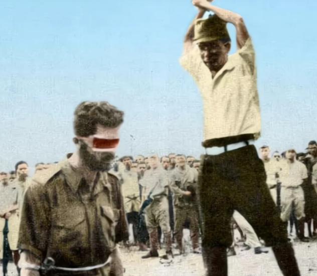 1943年，一个日本人砍下一个男人的的脑袋，没想到，因为这张照片，10万日本人全