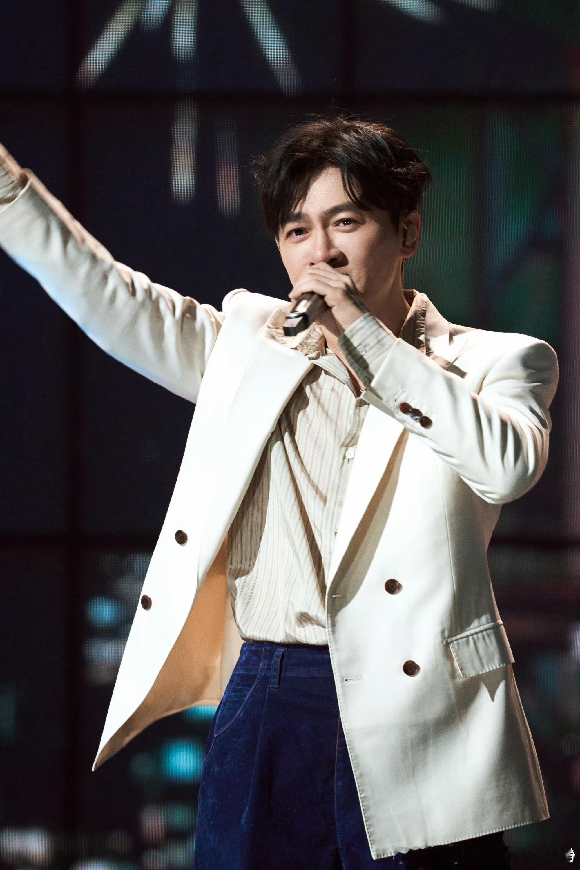 每期抽卡捡卡最热门的仨男的zzggwsl乖哥