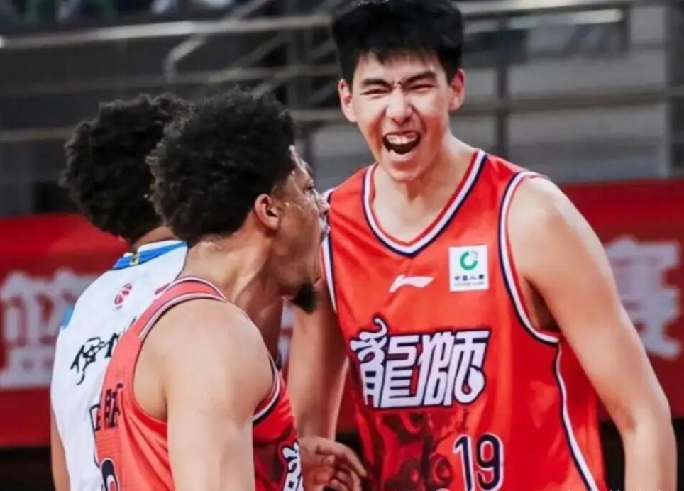 四年合约敲定！徐昕租借广州，宏远手握双重回购权限广东宏远完成内线新星徐昕的