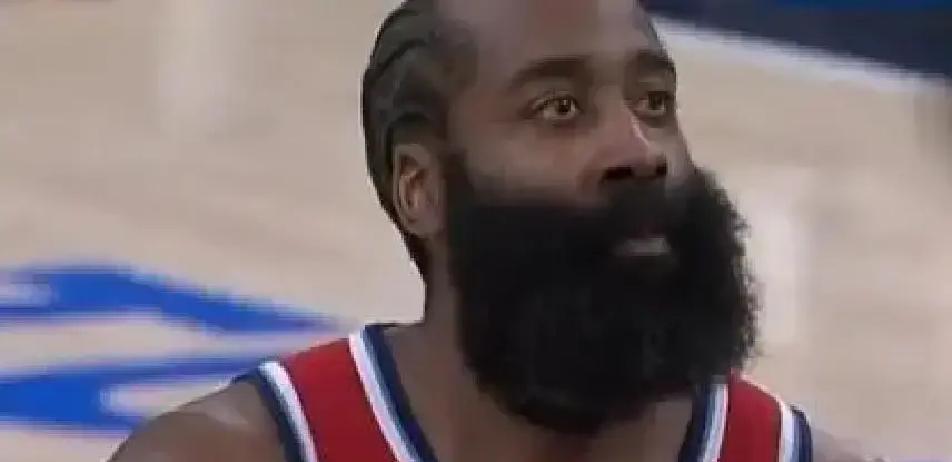 一个得分王，正在用传球雕刻自己的历史地位。你看哈登的场均得分，16.8分。