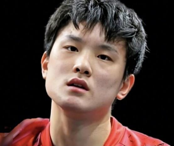 张本智和这也是没救了……世界排名第四连续大赛一轮游。你觉得正常吗？与名次也不