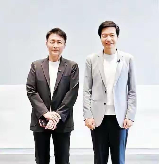 小米集团的股价持续下探，已从巅峰时期的近30港元跌至个位数区间，市值蒸发超过六千