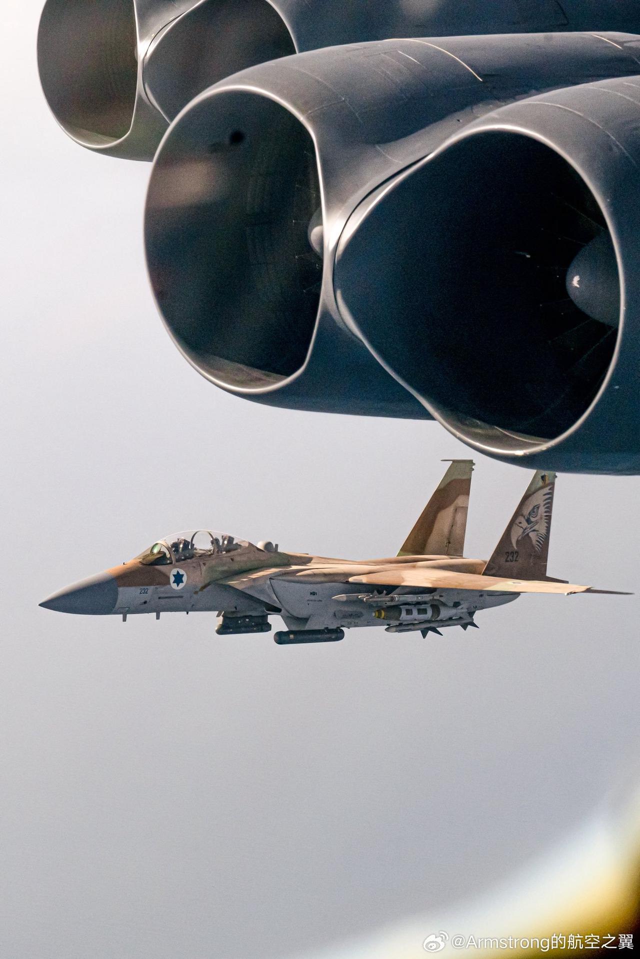 以色列空军IAF第69“重锤”中队的F15I“鹰”式战斗机为突入伊朗境内进行轰炸