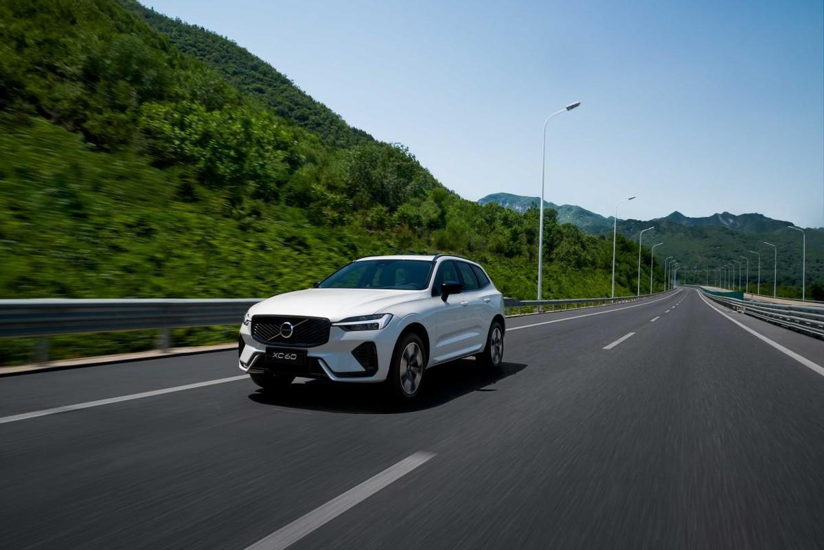 沃尔沃全新XC60登场，如父爱般守护全家出行。最近，沃尔沃全新XC60以限时