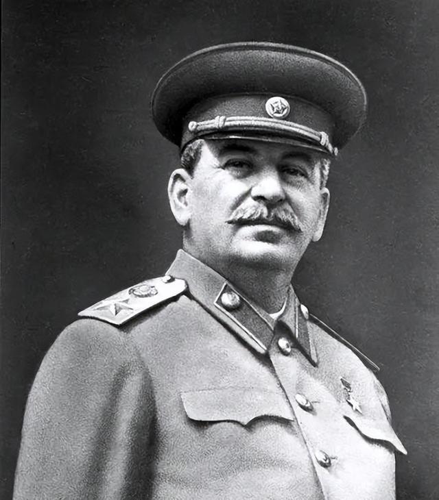 苏联为何在一夜之间亡党亡国？最主要的原因是苏共内部出现了大量腐败分子。他们严重脱