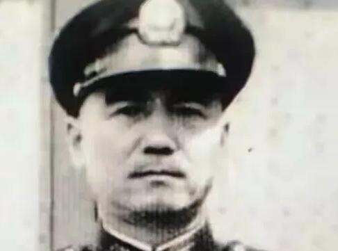 1948年7月，胡宗南让鲁崇义率30军进入太原。鲁崇义被吓得手中茶杯落地，说：“