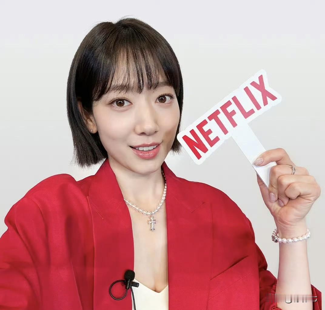 35岁朴信惠断崖式衰老‼️扮20岁新人被嘲40+，手指都藏不住老态35岁韩星朴